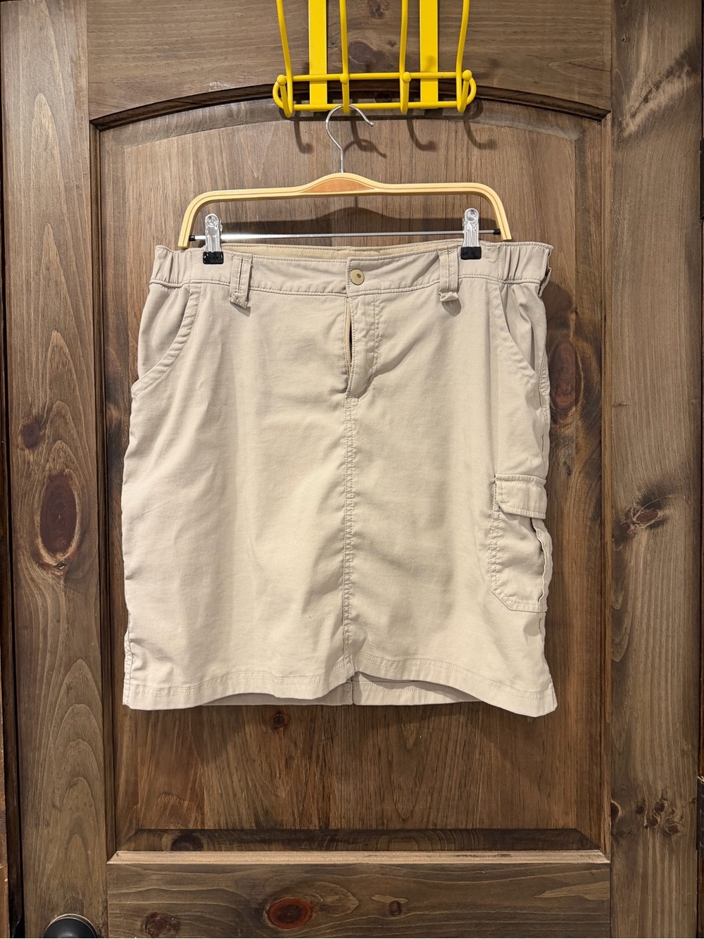 Duluth Trading Co Beige Work Shorts with Inner Mesh Lining